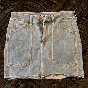 American eagle Denim skirt size 6 (next level stretch)